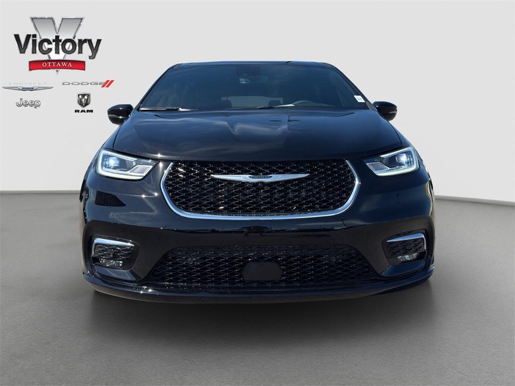 new 2025 Chrysler Pacifica car, priced at $39,441