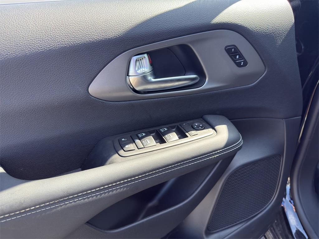 new 2025 Chrysler Pacifica car, priced at $39,441