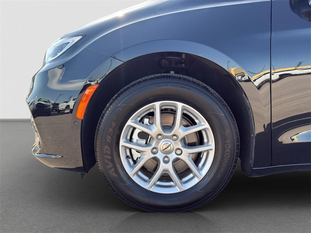 new 2025 Chrysler Pacifica car, priced at $39,441