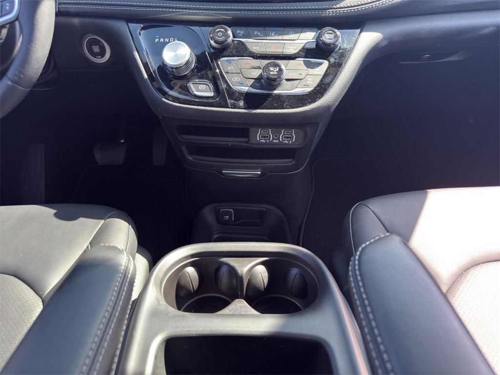 new 2025 Chrysler Pacifica car, priced at $39,441