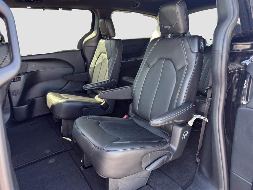 new 2025 Chrysler Pacifica car, priced at $39,441