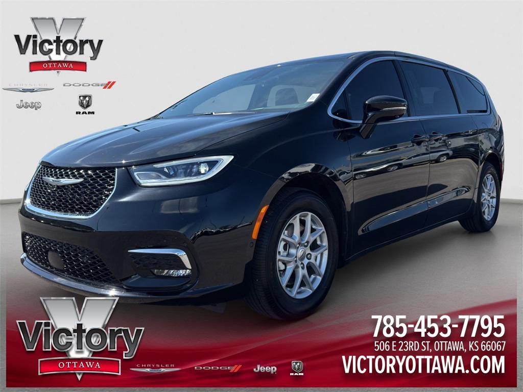 new 2025 Chrysler Pacifica car, priced at $39,441