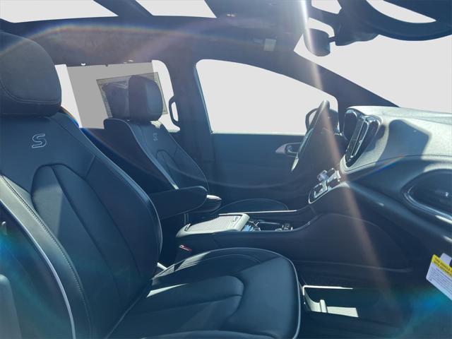 new 2025 Chrysler Pacifica car, priced at $55,253