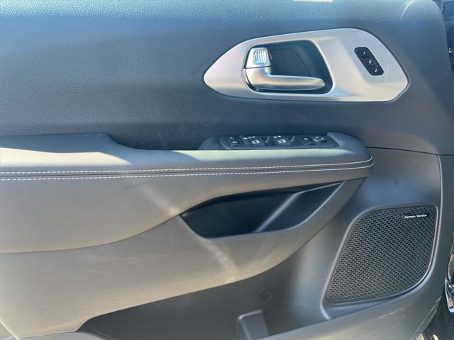 new 2025 Chrysler Pacifica car, priced at $55,253