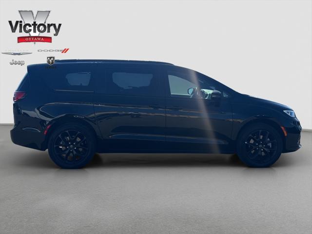 new 2025 Chrysler Pacifica car, priced at $55,253