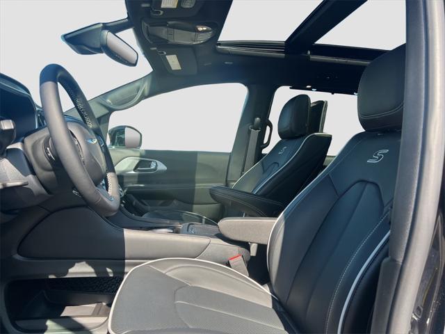 new 2025 Chrysler Pacifica car, priced at $55,253