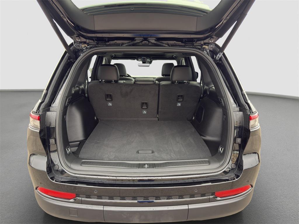 new 2025 Jeep Grand Cherokee car, priced at $49,734