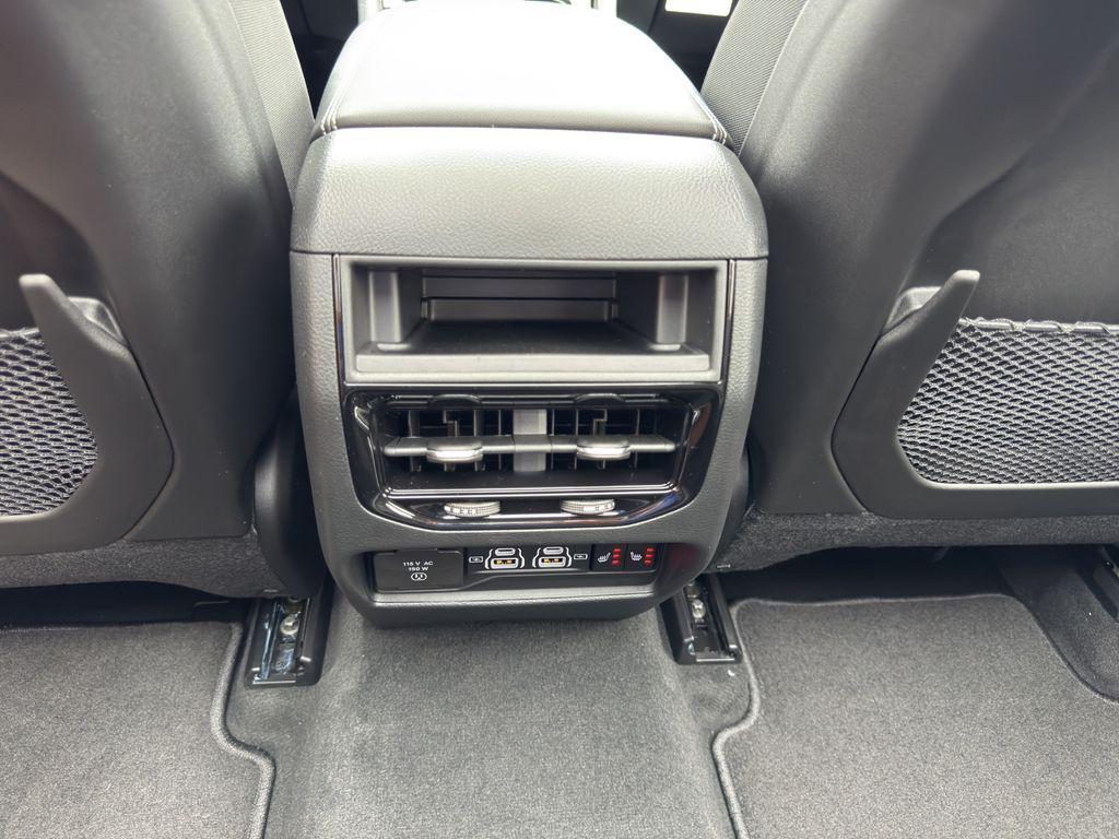 new 2025 Jeep Grand Cherokee car, priced at $46,834