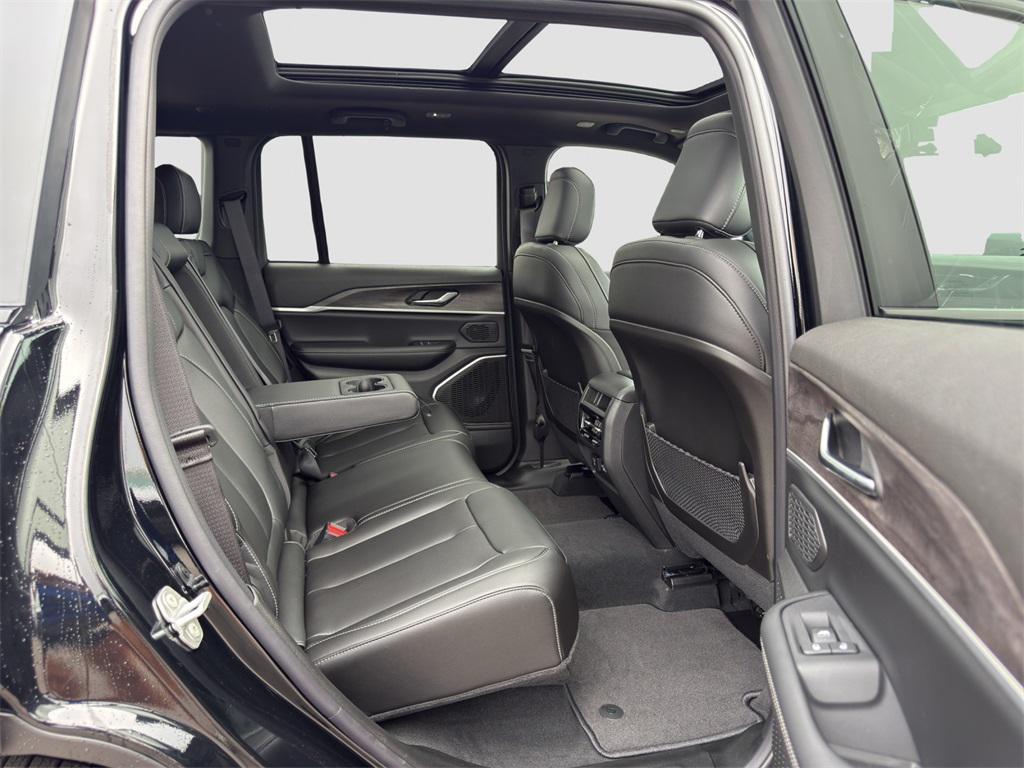 new 2025 Jeep Grand Cherokee car, priced at $49,734