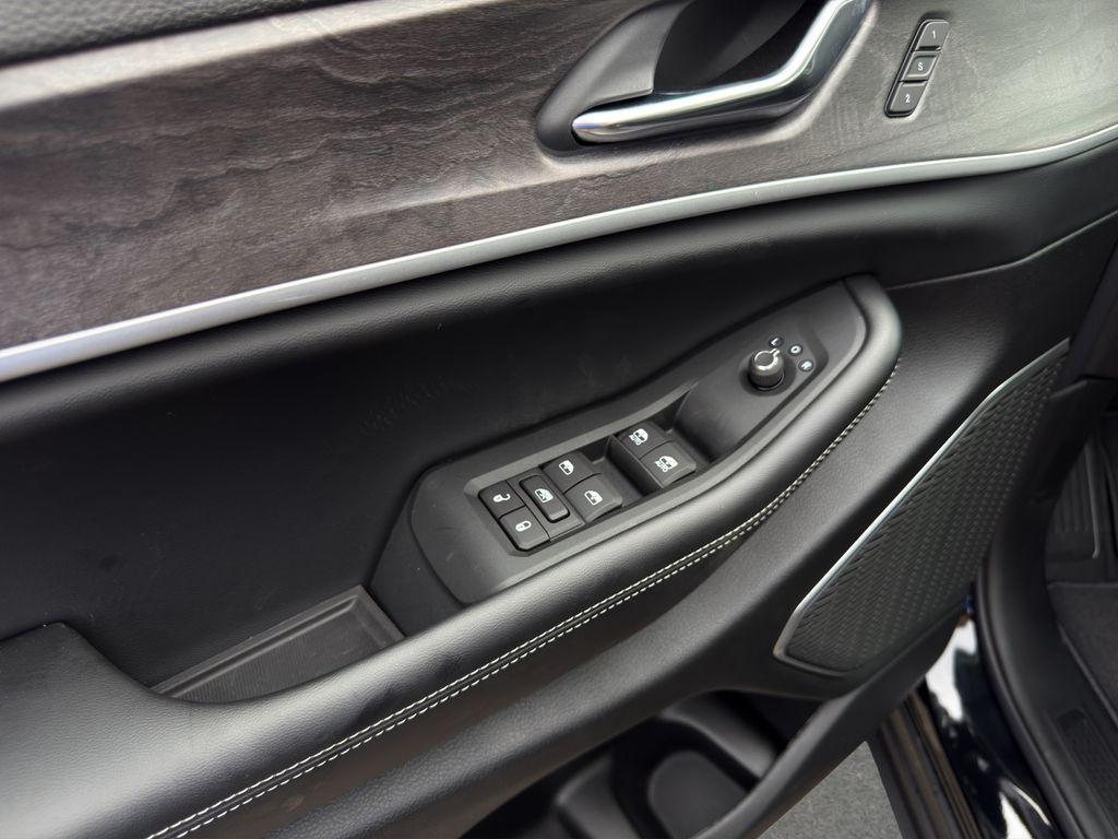 new 2025 Jeep Grand Cherokee car, priced at $46,834