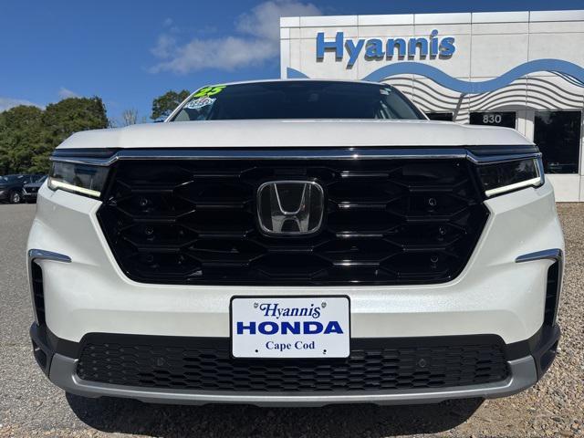 used 2025 Honda Pilot car, priced at $44,905