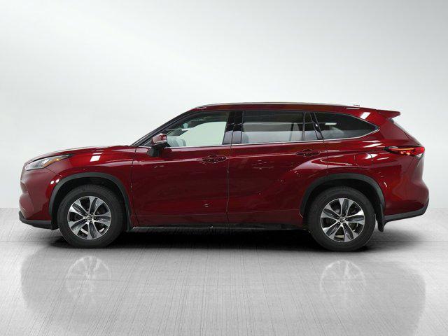 used 2021 Toyota Highlander car, priced at $35,299