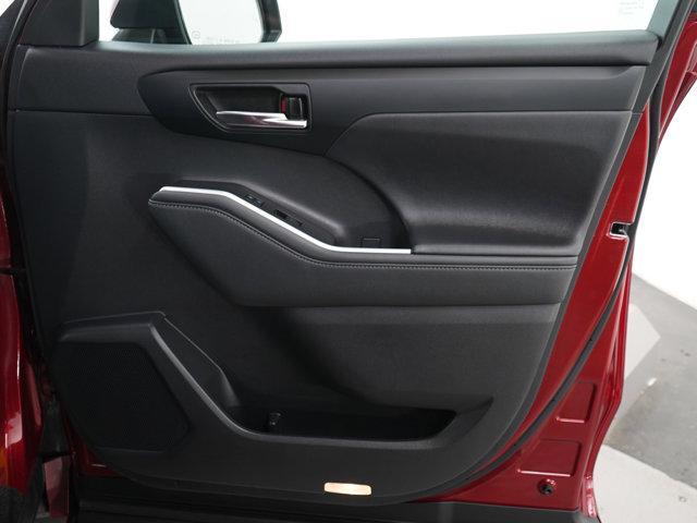 used 2021 Toyota Highlander car, priced at $35,299