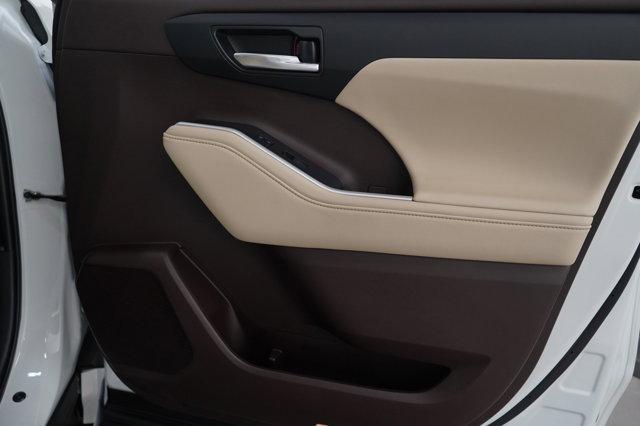 used 2021 Toyota Highlander car, priced at $38,898