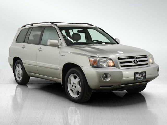 used 2004 Toyota Highlander car, priced at $8,499