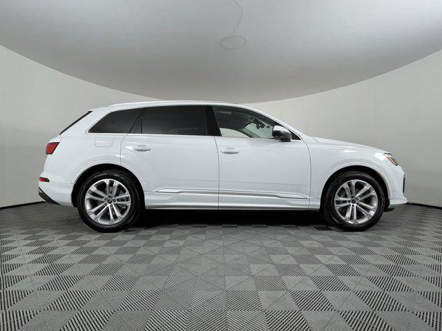 new 2025 Audi Q7 car, priced at $75,205