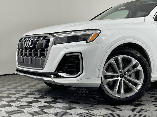 new 2025 Audi Q7 car, priced at $75,205