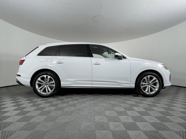 new 2025 Audi Q7 car, priced at $75,205