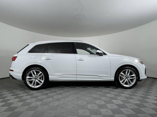 new 2025 Audi Q7 car, priced at $76,295