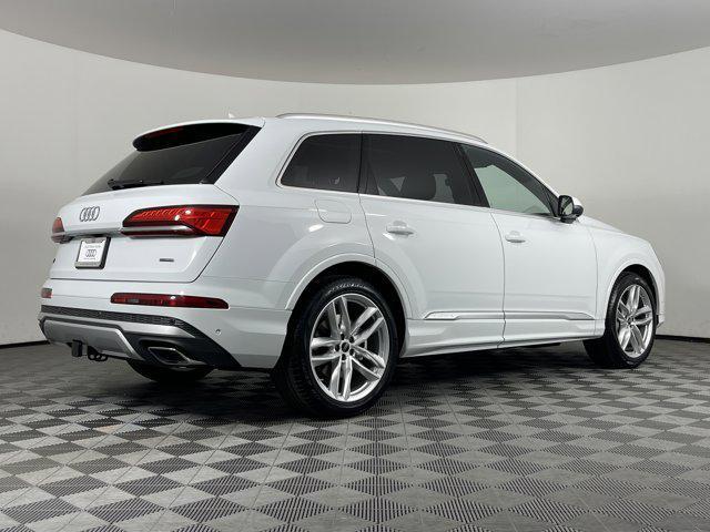 new 2025 Audi Q7 car, priced at $76,295