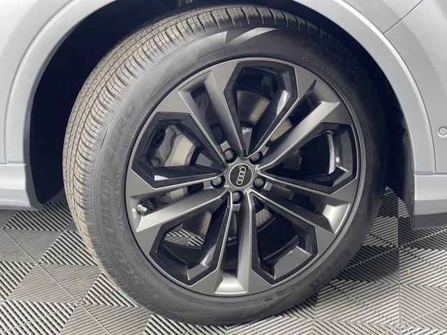 new 2025 Audi Q7 car, priced at $75,305