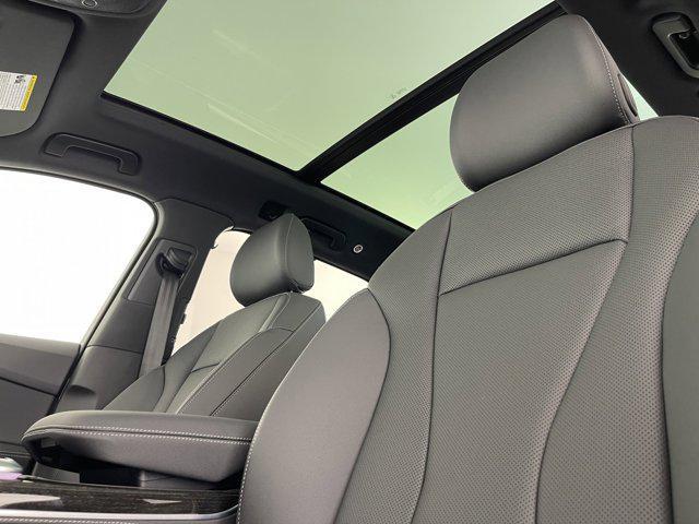 new 2025 Audi Q7 car, priced at $76,295