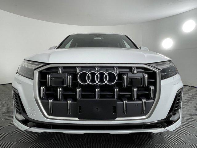 new 2025 Audi Q7 car, priced at $76,295