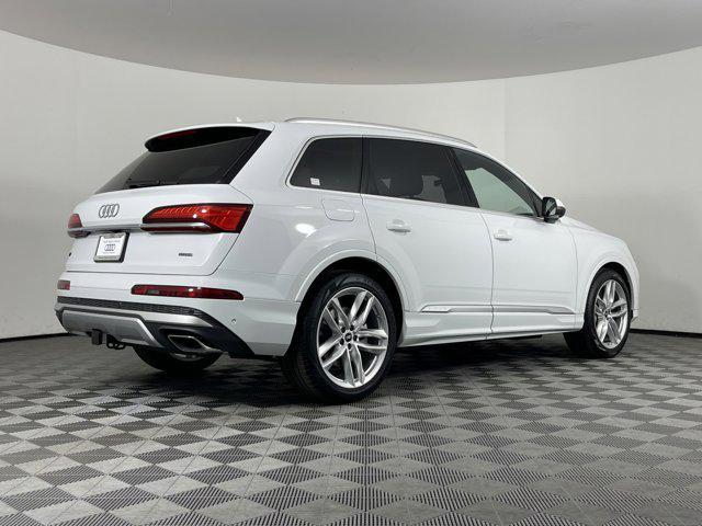 new 2025 Audi Q7 car, priced at $76,295