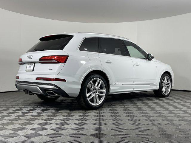 new 2025 Audi Q7 car, priced at $76,295