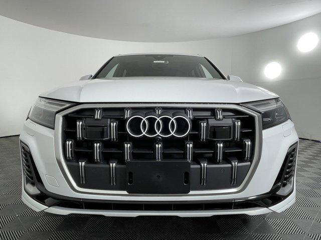 new 2025 Audi Q7 car, priced at $76,295