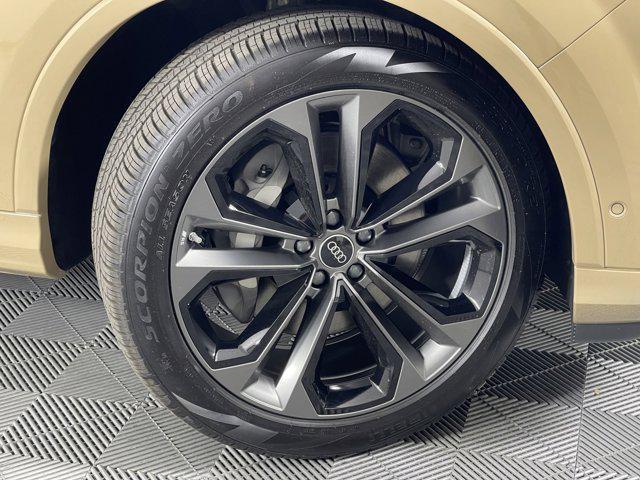 new 2025 Audi Q7 car, priced at $75,305