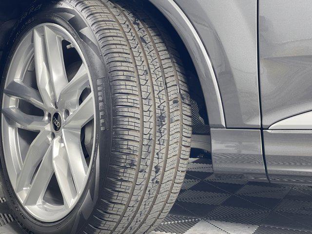 new 2025 Audi Q7 car, priced at $76,295