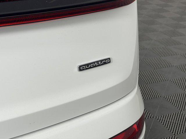 new 2025 Audi Q7 car, priced at $74,195