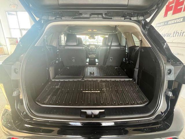 used 2022 Toyota Highlander car, priced at $38,907