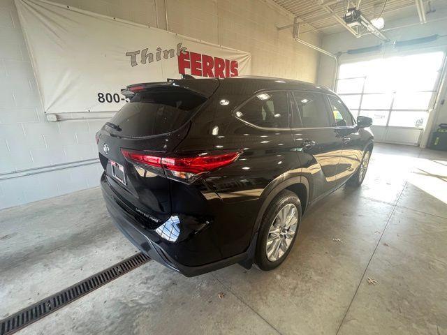 used 2022 Toyota Highlander car, priced at $38,907