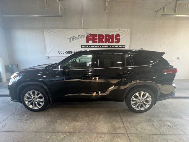 used 2022 Toyota Highlander car, priced at $38,907