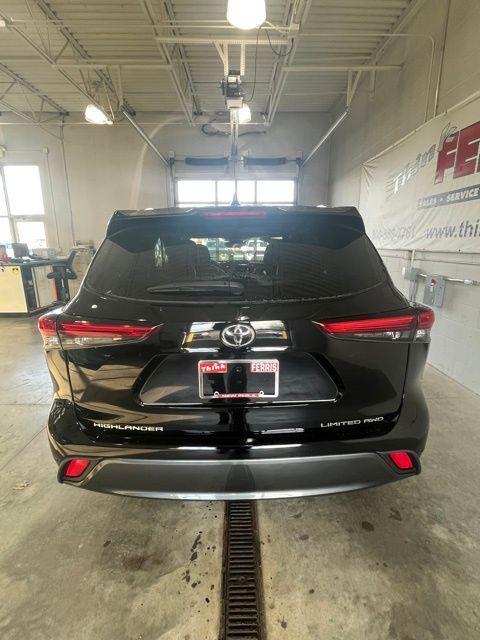 used 2022 Toyota Highlander car, priced at $38,907