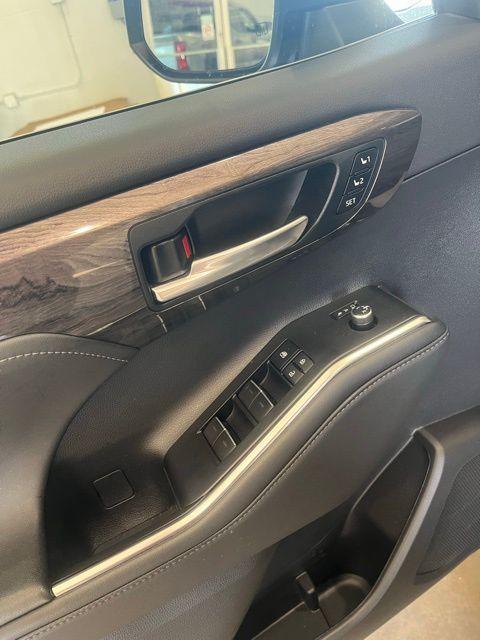 used 2023 Toyota Highlander car, priced at $43,999