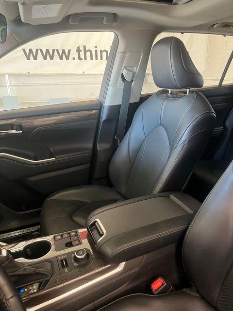 used 2023 Toyota Highlander car, priced at $43,999