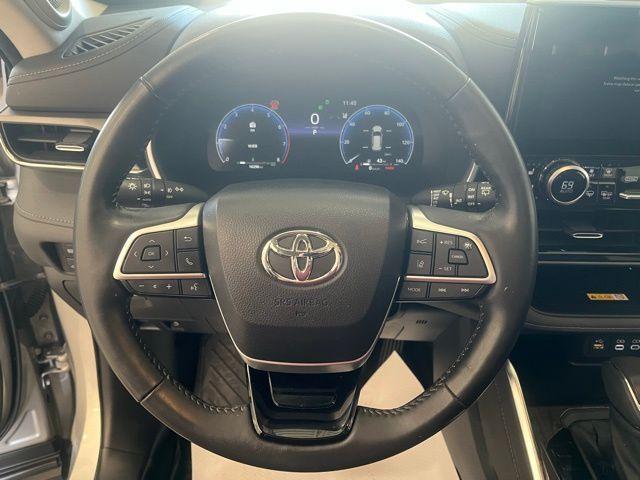 used 2023 Toyota Highlander car, priced at $43,999