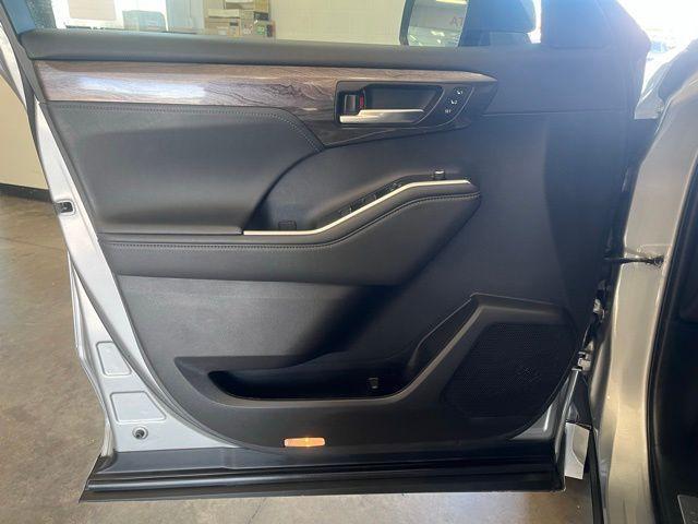 used 2023 Toyota Highlander car, priced at $43,999