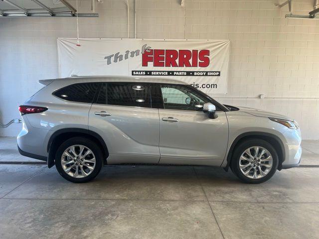 used 2023 Toyota Highlander car, priced at $43,999