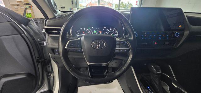 used 2021 Toyota Highlander car, priced at $32,395