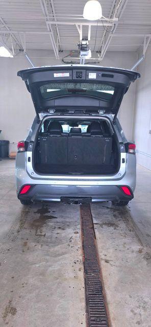 used 2021 Toyota Highlander car, priced at $32,395