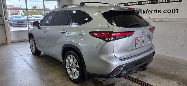 used 2021 Toyota Highlander car, priced at $32,395