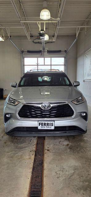 used 2021 Toyota Highlander car, priced at $32,395