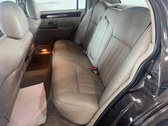 used 2005 Lincoln Town Car car, priced at $7,500
