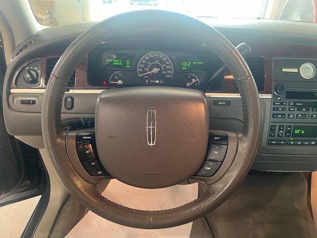 used 2005 Lincoln Town Car car, priced at $7,500