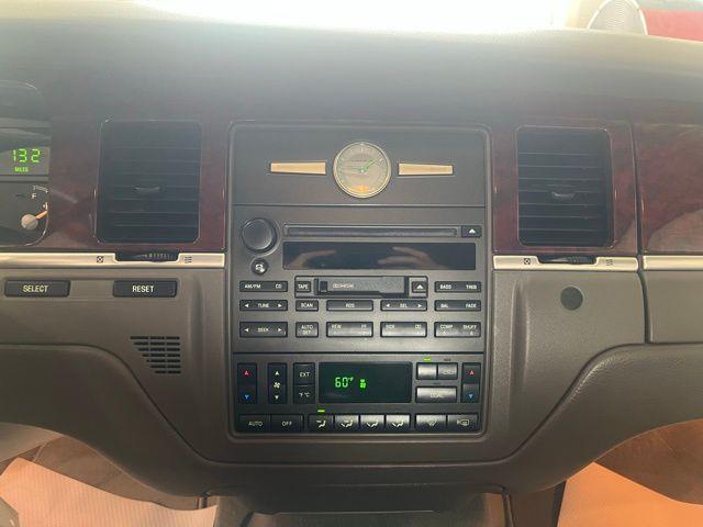 used 2005 Lincoln Town Car car, priced at $7,500