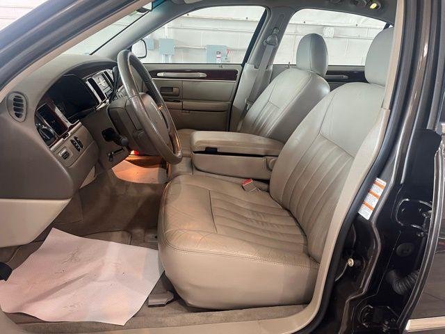 used 2005 Lincoln Town Car car, priced at $7,500